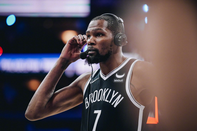 英雄联盟-里程碑夜！布鲁克林篮网主帅复盘，全明星赛加时末段刷纪录，悬念犹存，身体对抗强度拉满的简单介绍